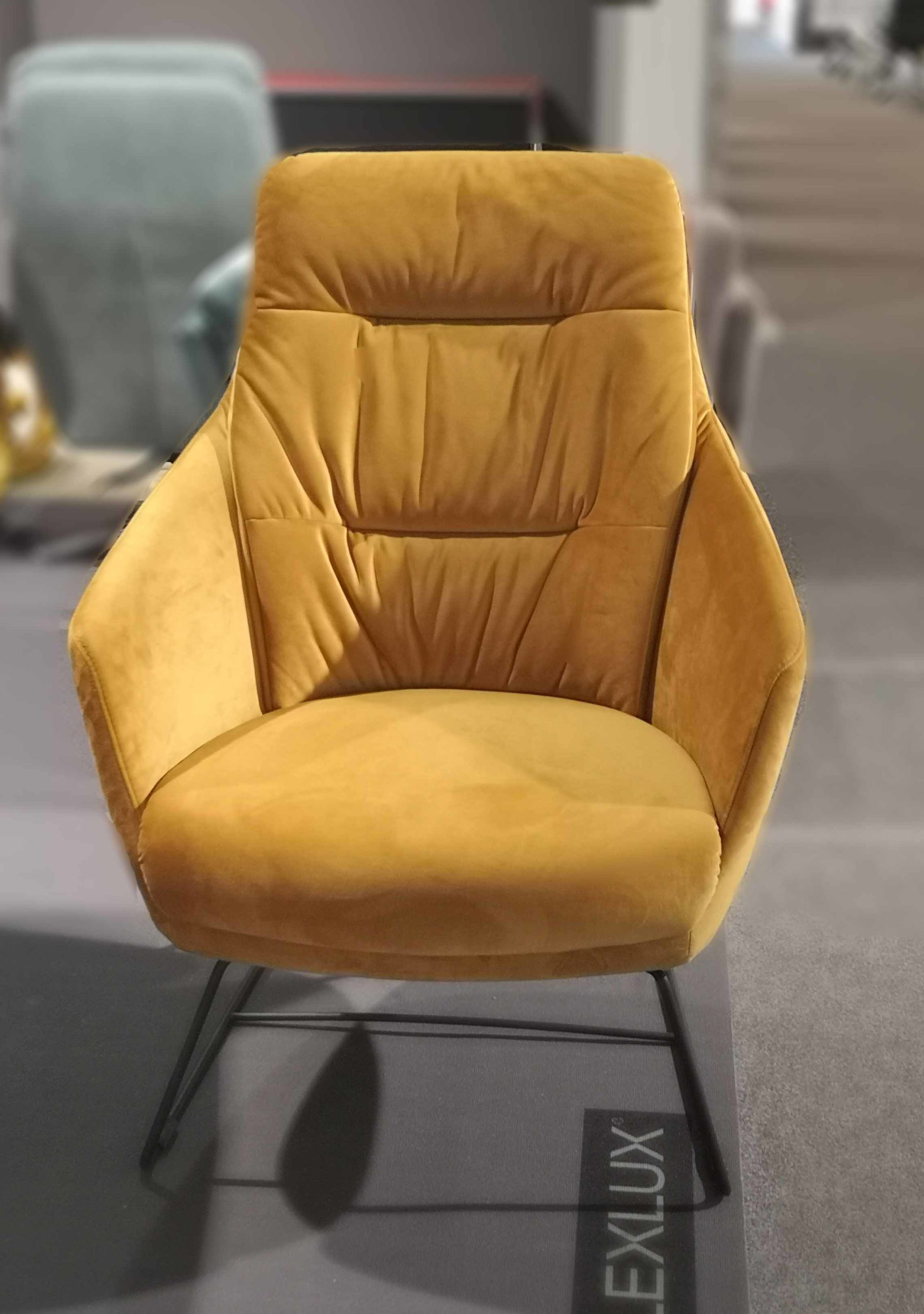 Ausstellung Sessel Moebel Staude