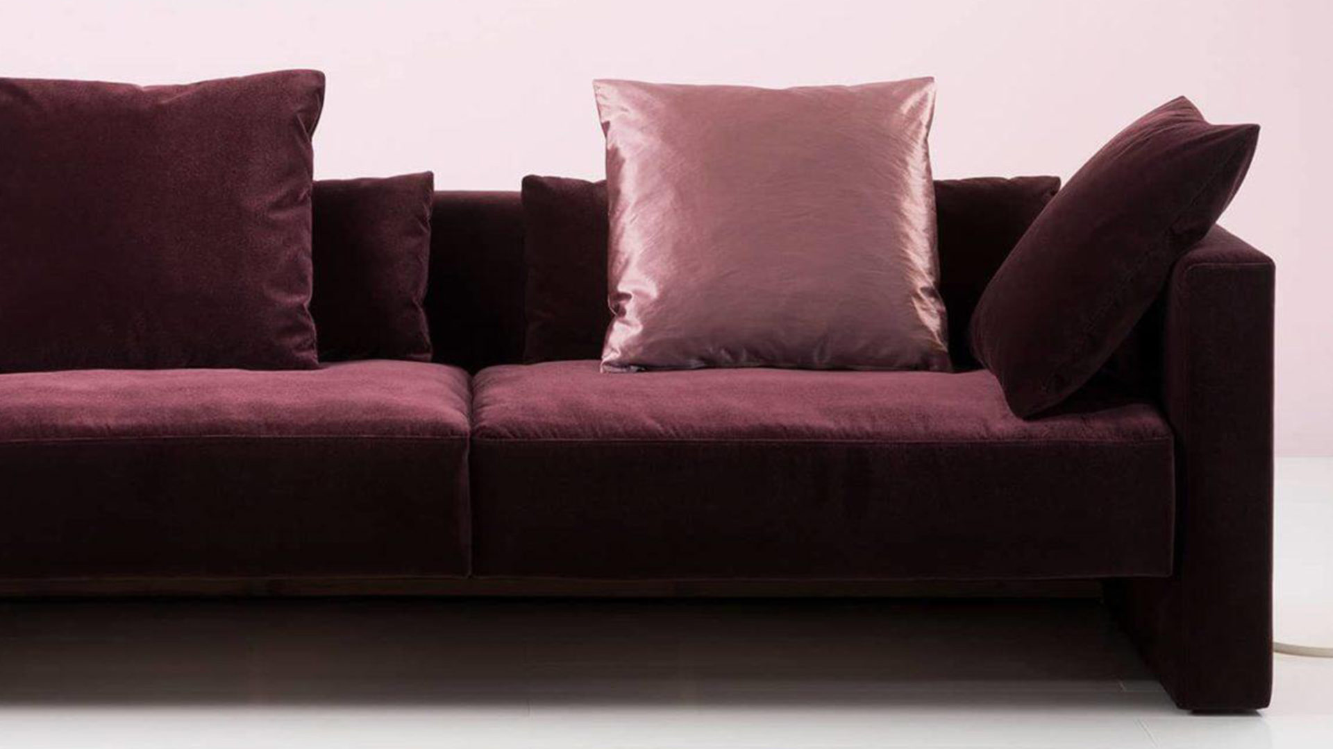 brühl visavis sofa in samt bordeauy rot und rosa
